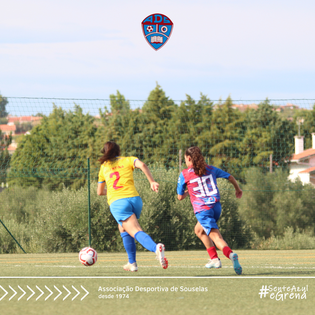 Equipa Sénior Feminina apresentada em jogo frente à UR Cadima